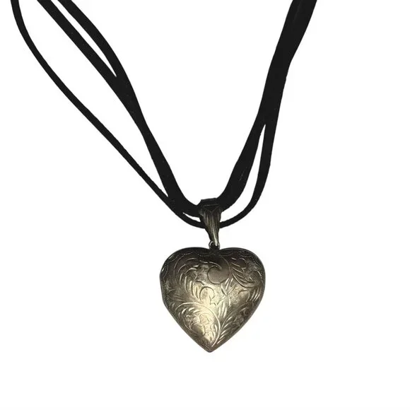 Vintage Sterling Silver Puffy Heart Locket Necklace Embossed 3 Strand Marked - Picture 3 of 6